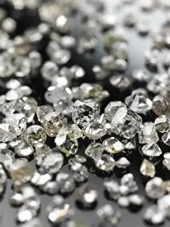 Valuable Diamonds For Sale Drucke: Many valuable diamonds, some rough