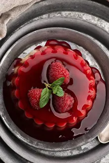Raspberry Dessert Drucke: Vanilla pudding with raspberry and raspberry sauce