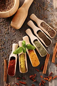 Kitchen Table Setup Drucke: Variety of spices on kitchen table