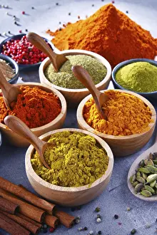 Kitchen Table Setup Drucke: Variety of spices on kitchen table