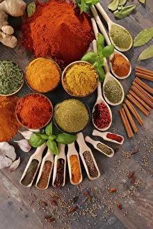 Kitchen Table Setup Drucke: Variety of spices on kitchen table