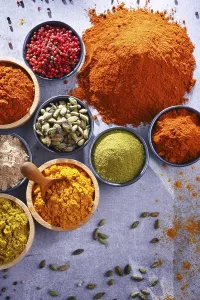 Kitchen Table Setup Drucke: Variety of spices on kitchen table