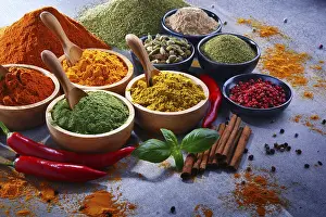 Kitchen Table Setup Drucke: Variety of spices on kitchen table