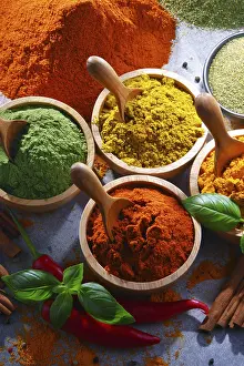 Kitchen Table Setup Drucke: Variety of spices on kitchen table