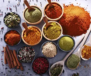 Kitchen Table Setup Drucke: Variety of spices on kitchen table