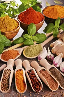 Kitchen Table Setup Drucke: Variety of spices on kitchen table