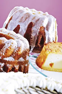 High Calorie Desserts Drucke: Various cakes, ring-shaped cake