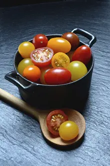 Wooden Spoon Still Life Drucke: Various cherry tomatoes in pots, cherry tomato