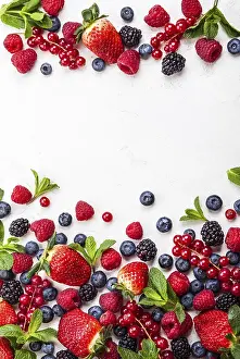 Fresh Fruit Photography Drucke: Various fresh summer berries. Top view