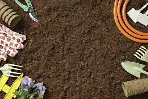 Garden Cultivation Drucke: Various gardening tools and essentials