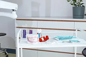 Dental Instruments Drucke: Various instruments, dental models
