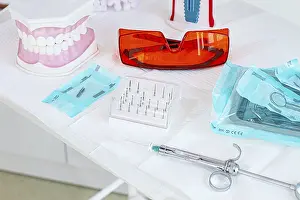 Healthcare Professional Tools Drucke: Various instruments, dental models