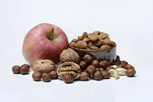 Nutritious Meal Ideas Drucke: Various nuts and apple