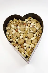 Studio Shot Of Nuts Drucke: Various nuts, walnuts, hazelnuts
