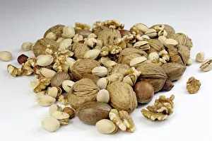 Close Up Of Nuts Drucke: Various nuts, walnuts, hazelnuts, pistachios