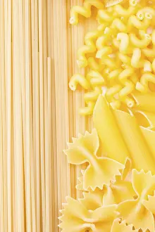 Appetizing Meal Ideas Drucke: Various pasta types as a background on the table