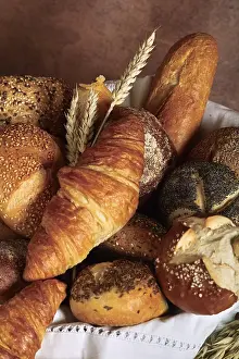 Diverse Breakfast Meal Ideas Drucke: Various rolls in a basket