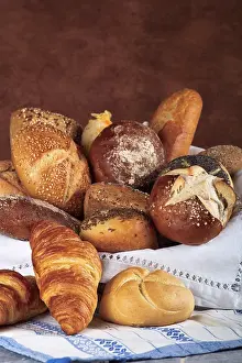 Breakfast Buns Drucke: Various rolls in a basket