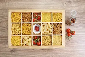 Tomato Sauce Recipes Drucke: Various types of pasta in a frame