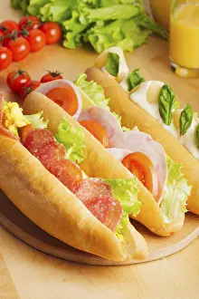 Breakfast Meal Drucke: Various types of sandwiches on the table