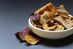 Vegetable Chips Drucke: Vegetable chips in shell, consisting of carrots