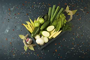 Green Bean Nutrition Drucke: THE VEGETABLES IN THE BOX ON THE STONE A DARK BACKGROUND