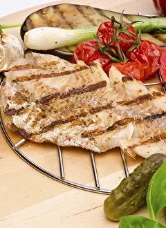 Healthy Breakfast Options Drucke: Vegetables with grilled salmon