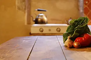 Wooden Table Drucke: Vegetables on a wooden table in a rustic kitchen
