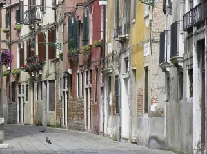 Deserted City Entrance Drucke: Venice
