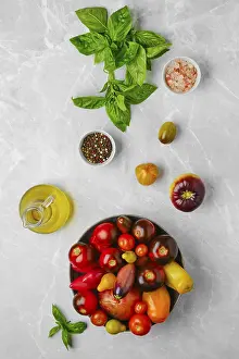 High Angle View Of Tomatoes Drucke: Vertical composition with various types of tomatoes