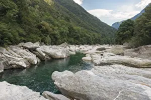 Ticino Mountain Creek Drucke: The Verzasca mountain river, rock structures