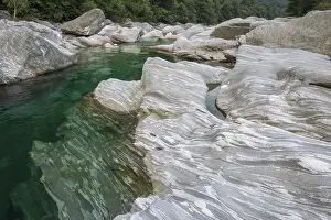 Sedimentary Rock Formation Drucke: The Verzasca mountain river, rock structures