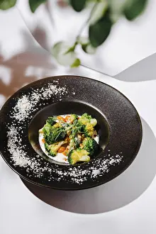 Colorful Vegetables Drucke: A vibrant dish featuring broccoli