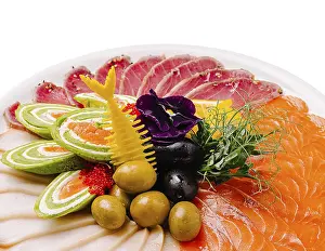 Edible Fish Dishes Drucke: A vibrant platter displays an array of sashimi