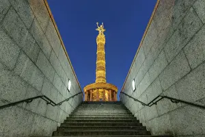 Nocturnal Urban Environment Drucke: The Victory Column in Berlin at night from a different angle