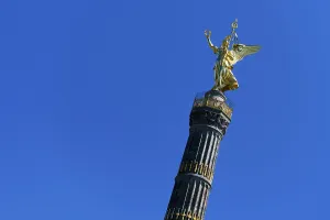 Berlin Victory Column Drucke: The Victory Column on the StraBe des 17