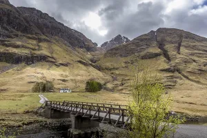 Scotland Holiday Home Drucke: A view of Achnambeithach Cottage Glencoe
