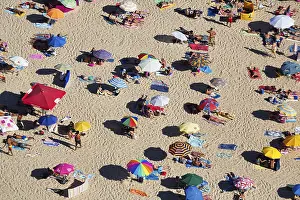 Colourful Parasols Drucke: View from above of anonymous crowd
