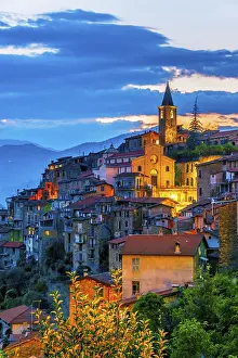 Drucke von Blick auf Apricale in der Provinz Imperia, Ligurien, Italien Imperia Drucke: Ansicht von Apricale in der Provinz Imperia