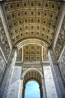 Paris Cityscape Drucke: A view of the Arc de Triomphe located in Paris