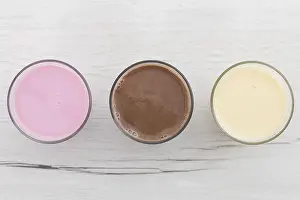 Healthy Breakfast Meal Ideas Drucke: Top view assortment smoothies
