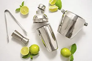 Bartender Tools Drucke: Top view of Bartenders coctail tools set