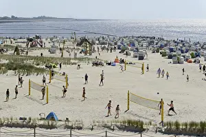 Norddeich Beach Drucke: View of the bathing beach with beach chairs