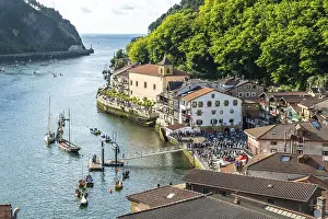 Europe Coastal Views Drucke: View from above of the bay of Pasajes
