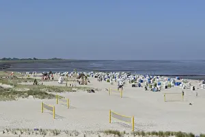 Relaxation On The Beach Drucke: View over the beach with beach chairs