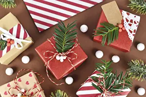 Decorative Gift Boxes Drucke: Top view of beautiful red