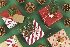 Christmas Gift Boxes Drucke: Top view of beautiful red
