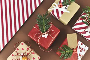 Christmas Gift Boxes Drucke: Top view of beautiful red