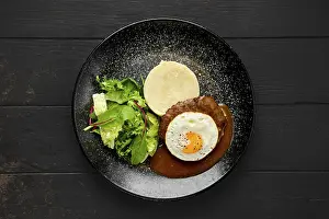 Gastronomy Plate Drucke: Top view of beef cutlet with fried egg