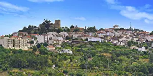 Drucke von Blick über Belmonte und sein Schloss, historisches Dorf um die Serra da Estrela, Distrikt Castelo Branco, Beira, Portugal Beira Drucke: Blick über Belmonte und sein Schloss.